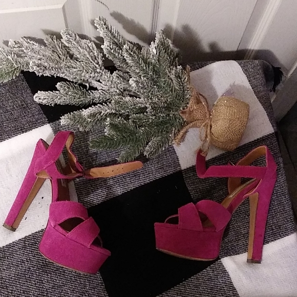 Shoes - Picture 2 of 2